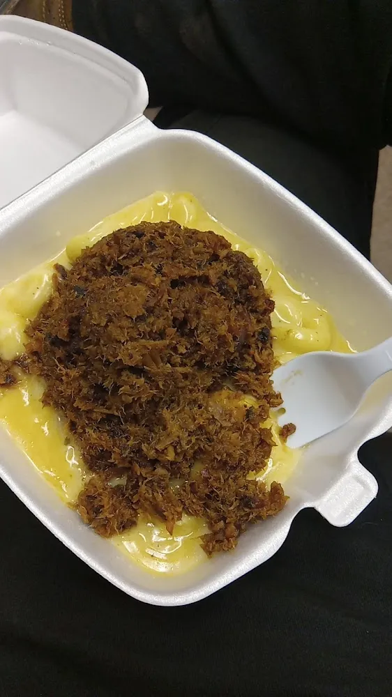 Mac and Cheese with Shredded Brisket